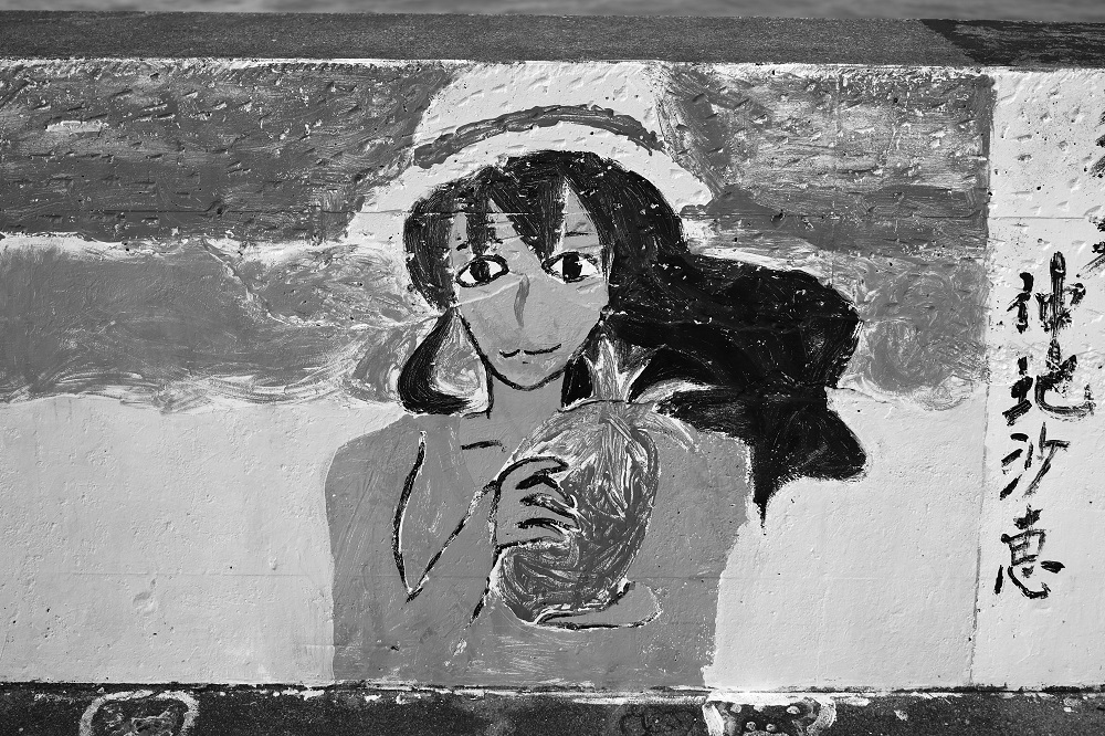 壁に描かれた女性の絵