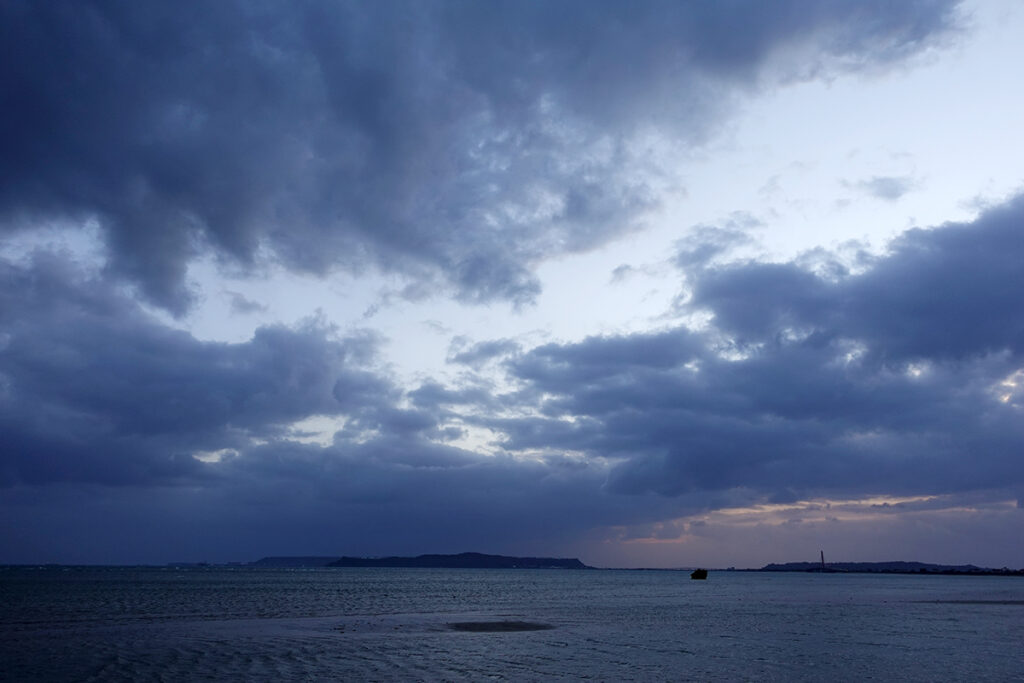 【画像】2021年12月1日の沖縄の曇り空
