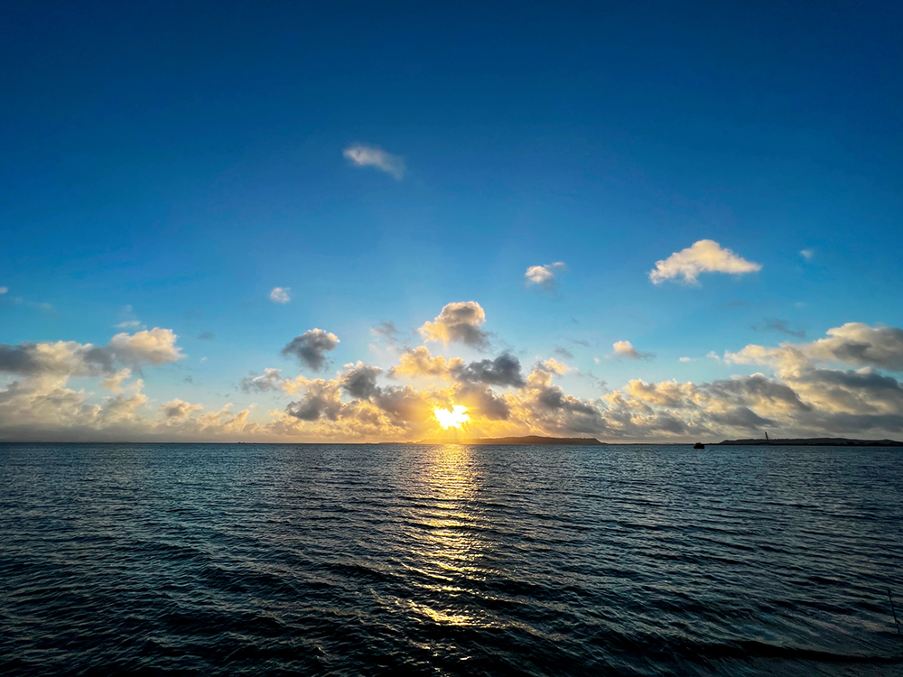【画像】2022年6月29日の沖縄の朝日と海