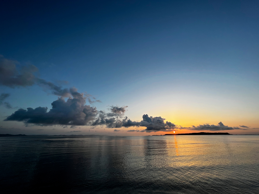 【画像】2022年7月11日の沖縄の海と朝日