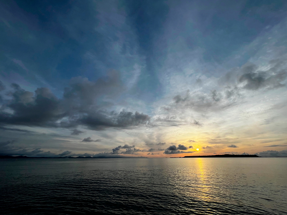 【画像】2022年7月14日の沖縄の朝の海