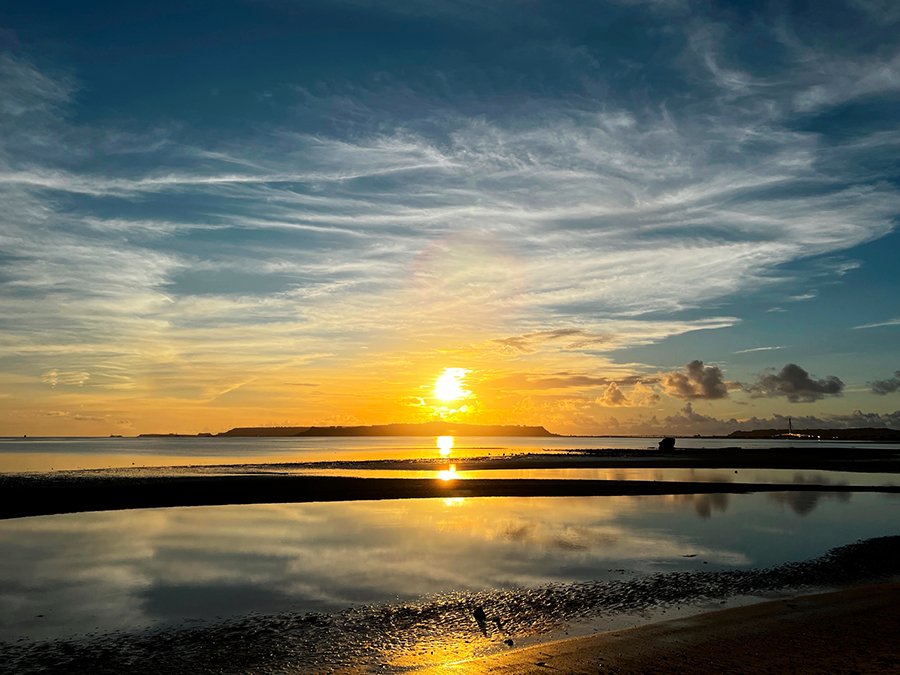 【画像】2022年8月20日の沖縄の海と朝日