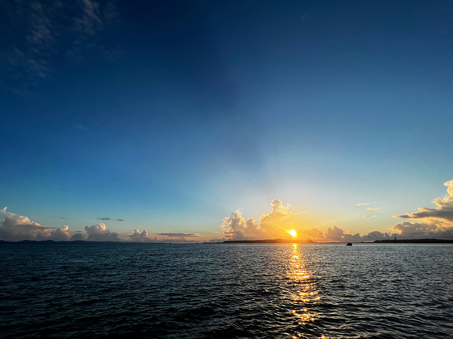 【画像】2022年8月30日の沖縄の海と朝日