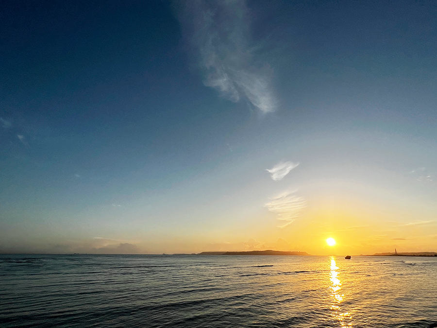【画像】2022年9月22日の沖縄の朝日と海